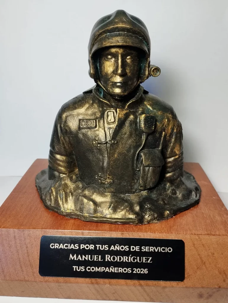 Busto de bombero personalizado con peana y placa