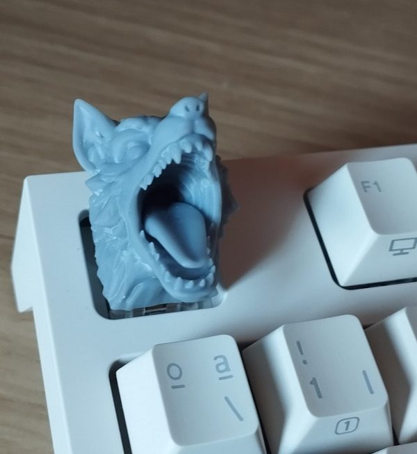 Keycap ESC monstruo montada en teclado Keycap ESC de monstruo colocada en un teclado mecanico